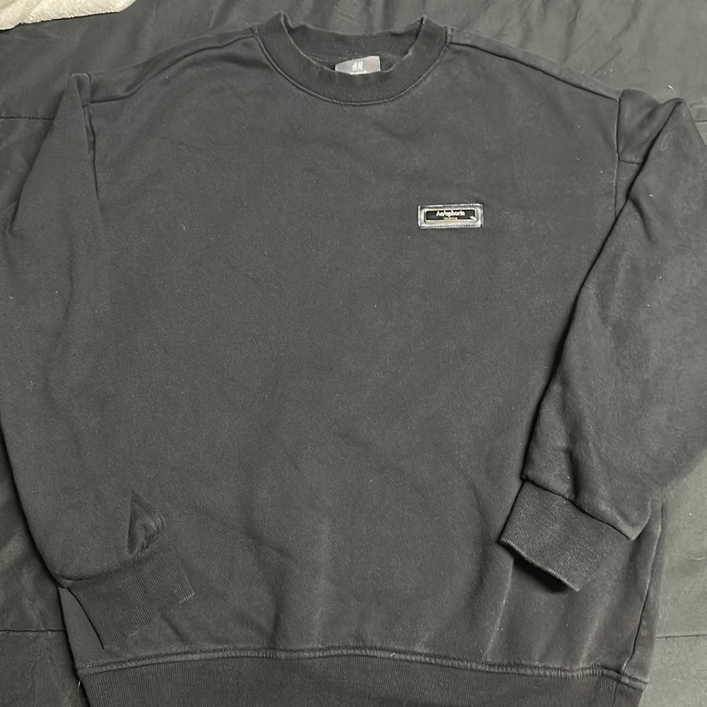 H&M Ae/uphorie crewneck Size: M